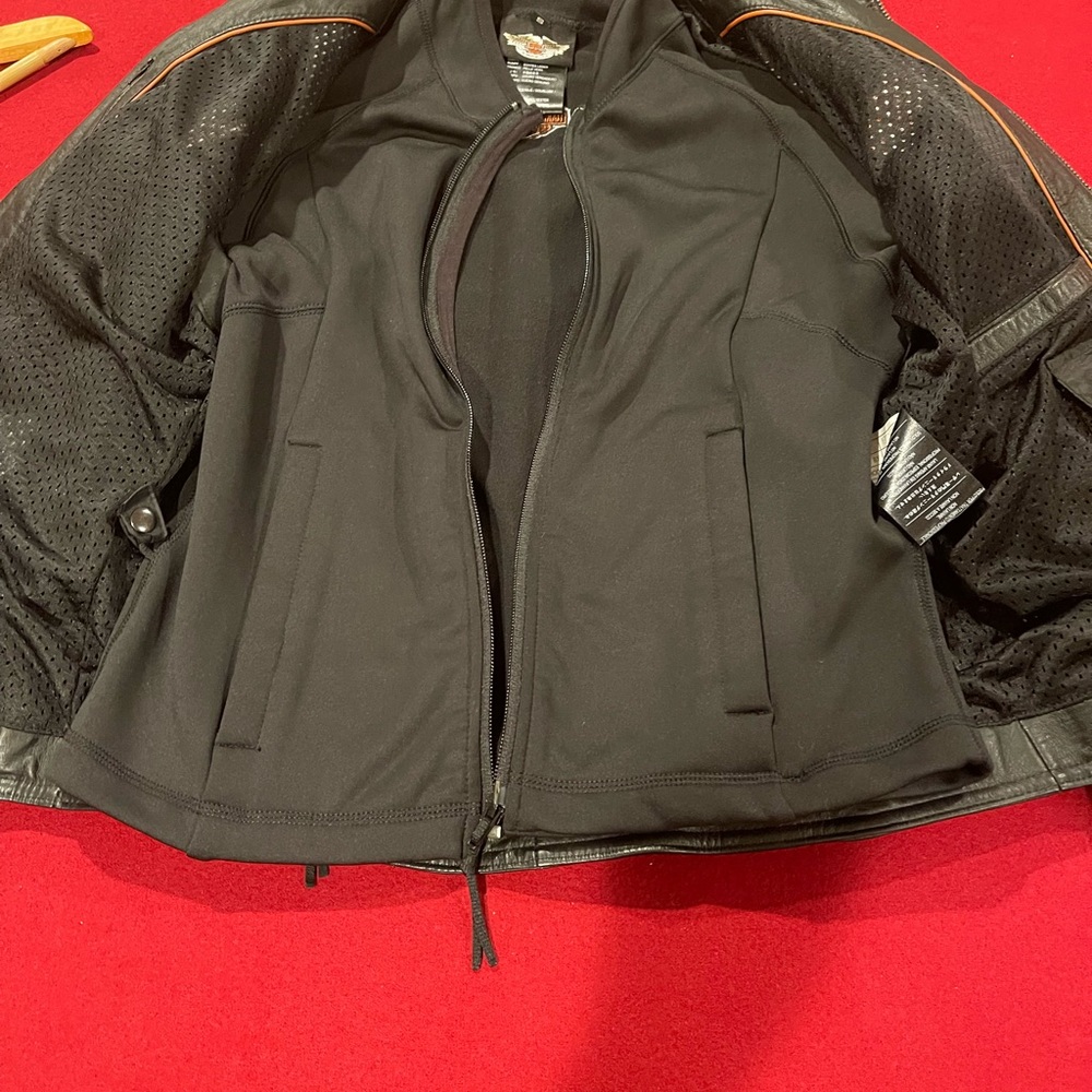 Harley Davidson women jacket size small it’s like 4-6 ( USA) - Picture 8 of 16